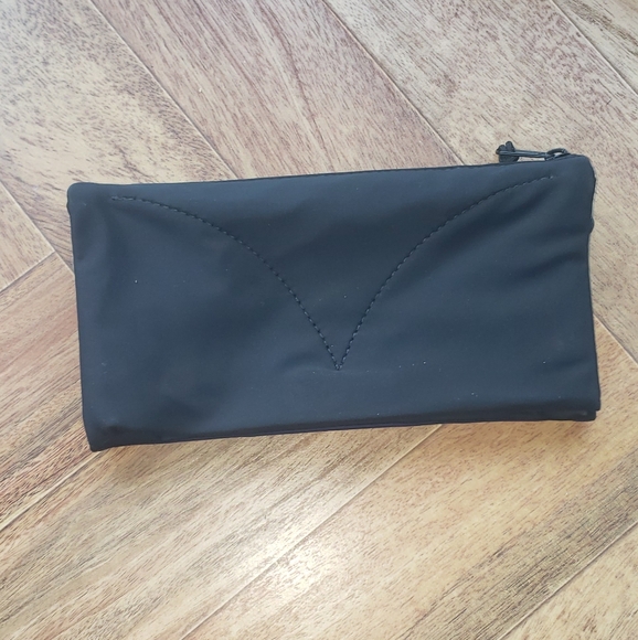 Buddy Pouch - Picture 3 of 7